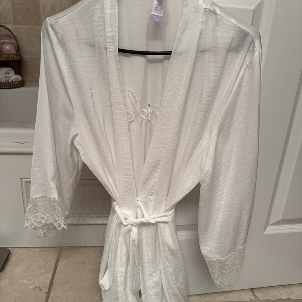 Bride White Lace Sleeve Robe